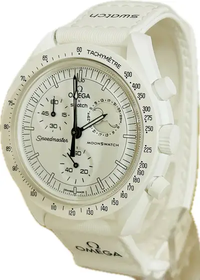 Omega Speedmaster Full Moon Snoopy SO33W700