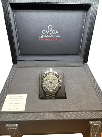 Omega Speedmaster Moonwatch Hesalite 31030425001001 B&P