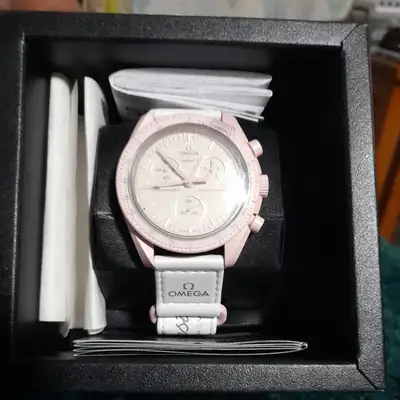 Omega swatch Moonwatch Pink SO33P100