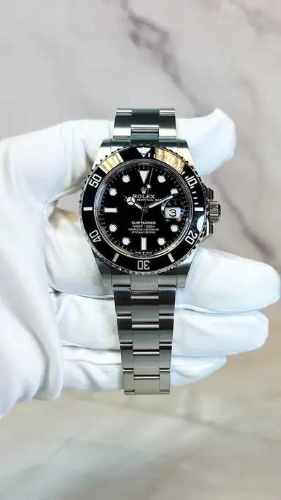 Rolex Rolex Submariner 126610LN Black Bezel Oyster Bracelet Sub Date Watch Full Set