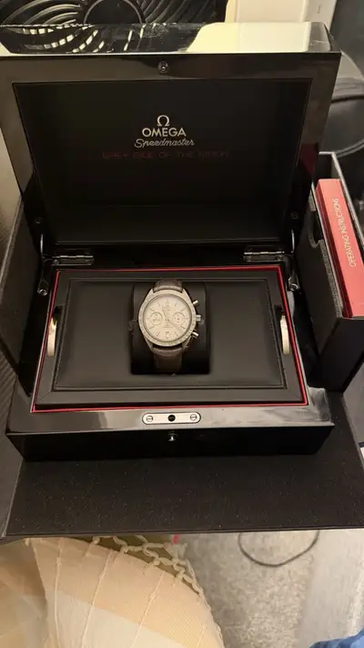 Omega Speedmaster 3119344519902 Grey side of