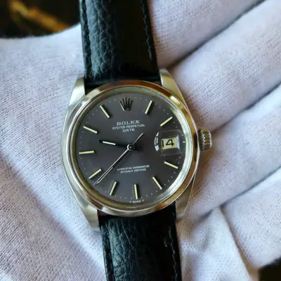 Rolex A STUNNING ROLEX OYSTER PERPETUAL DATE