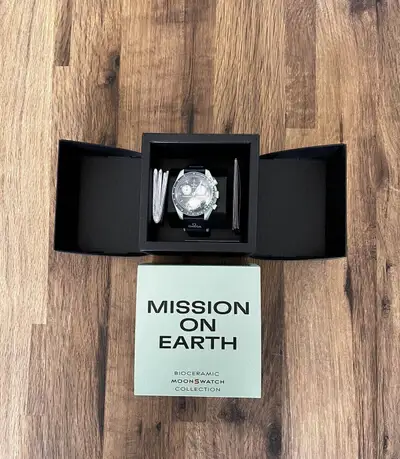 Omega x Swatch Speedmaster MoonSwatch SO33G100