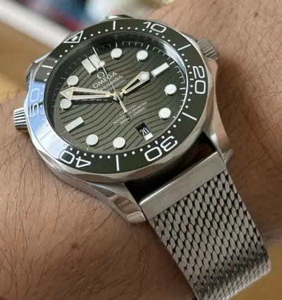 Omega Iconic OMEGA Green Seamaster Diver 007
