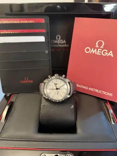 Omega Speedmaster 3119344519902 Grey side of