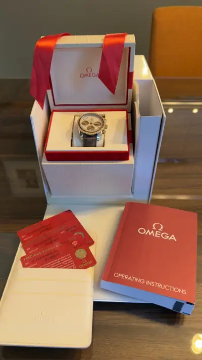 Omega Speedmaster steel Sedna™ gold on