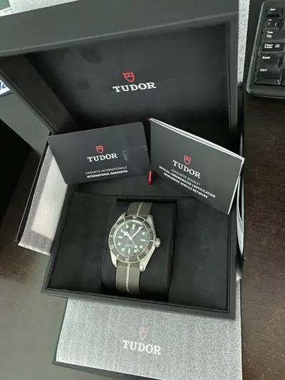 Tudor Black Bay 58 925. *Solid