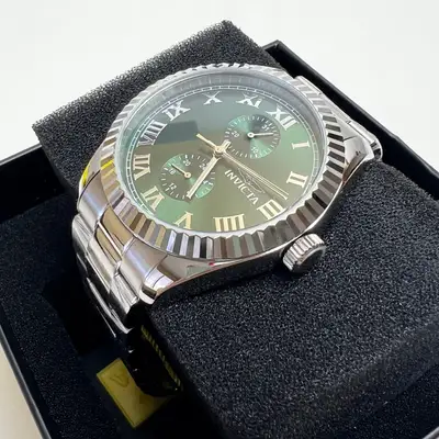 Invicta Fluted Green Bezel Date Oyster