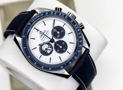 Omega Speedmaster 'Silver Snoopy Award'