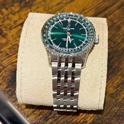 Breitling Navitimer A17329371L1A1 with Steel case