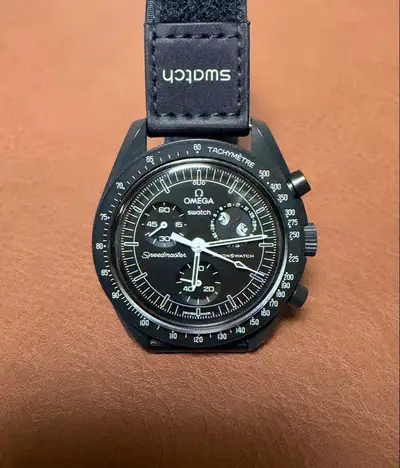 Omega Swatch OMEGA Speedmaster MoonSwatch Snoopy SO33B700