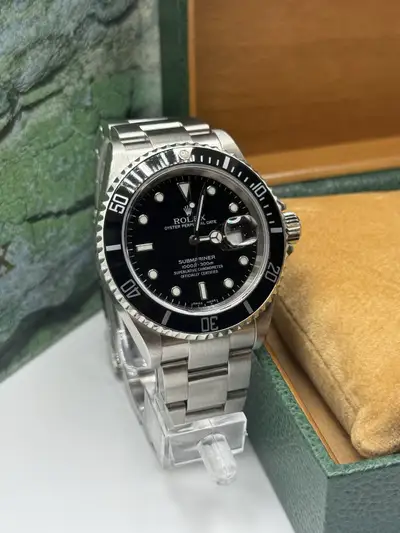 Rolex Rolex Submariner Date Men's Black Watch Ref 16610 - Box & Papers 2005 set