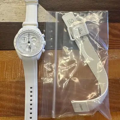 Omega x Swatch Speedmaster Snoopy