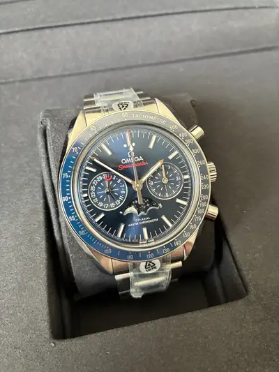 Omega Speedmaster Moonphase Chronometer