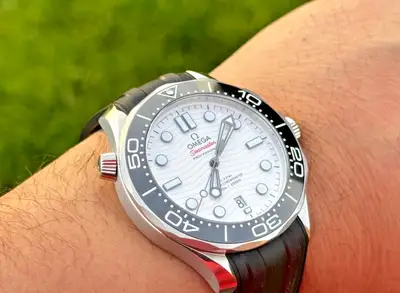Omega Seamaster August till August