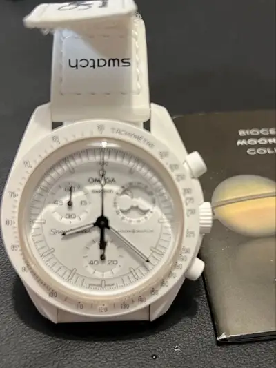 Omega x Swatch Snoopy Mission to