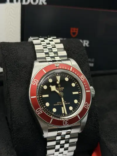 Tudor Black Bay Burgundy Near