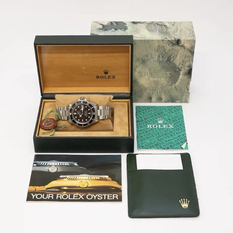 Rolex Submariner - 16610 L series 1989