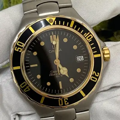 Omega Near OMEGA Seamaster YG Bezel