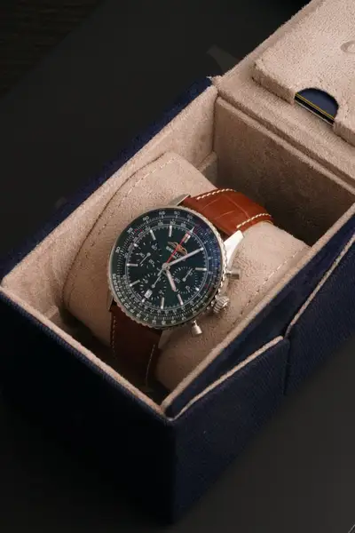 Breitling Navitimer B01 Etihad Airways AB01382B1L1P1