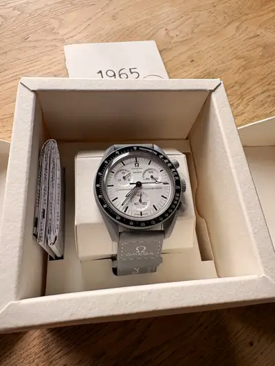 Omega x Swatch MoonSwatch SO33M106 Grey