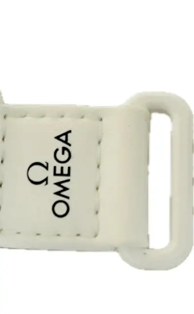Omega Speedmaster Full Moon Snoopy SO33W700