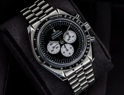 Omega Speedmaster Moonwatch "Reverse Panda"