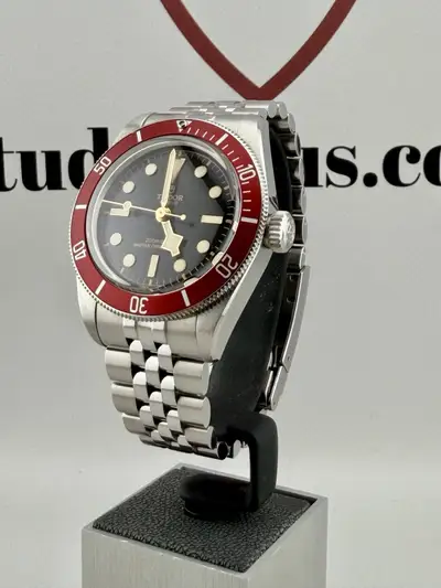 Tudor Black Bay Burgundy METAS M7941A1A0RU