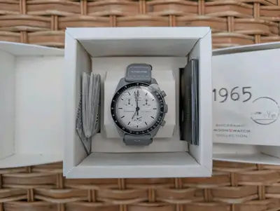 Omega IN HAND: OMEGA SwatchSpeedmaster MoonSwatch Edition